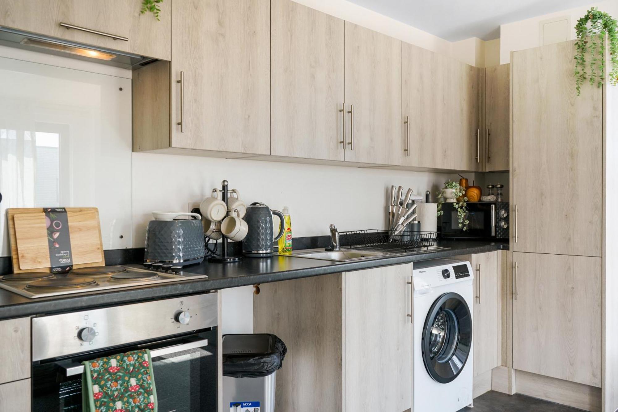 Modern Apartments With Free Parking Near Heathrow Colnbrook Exterior photo
