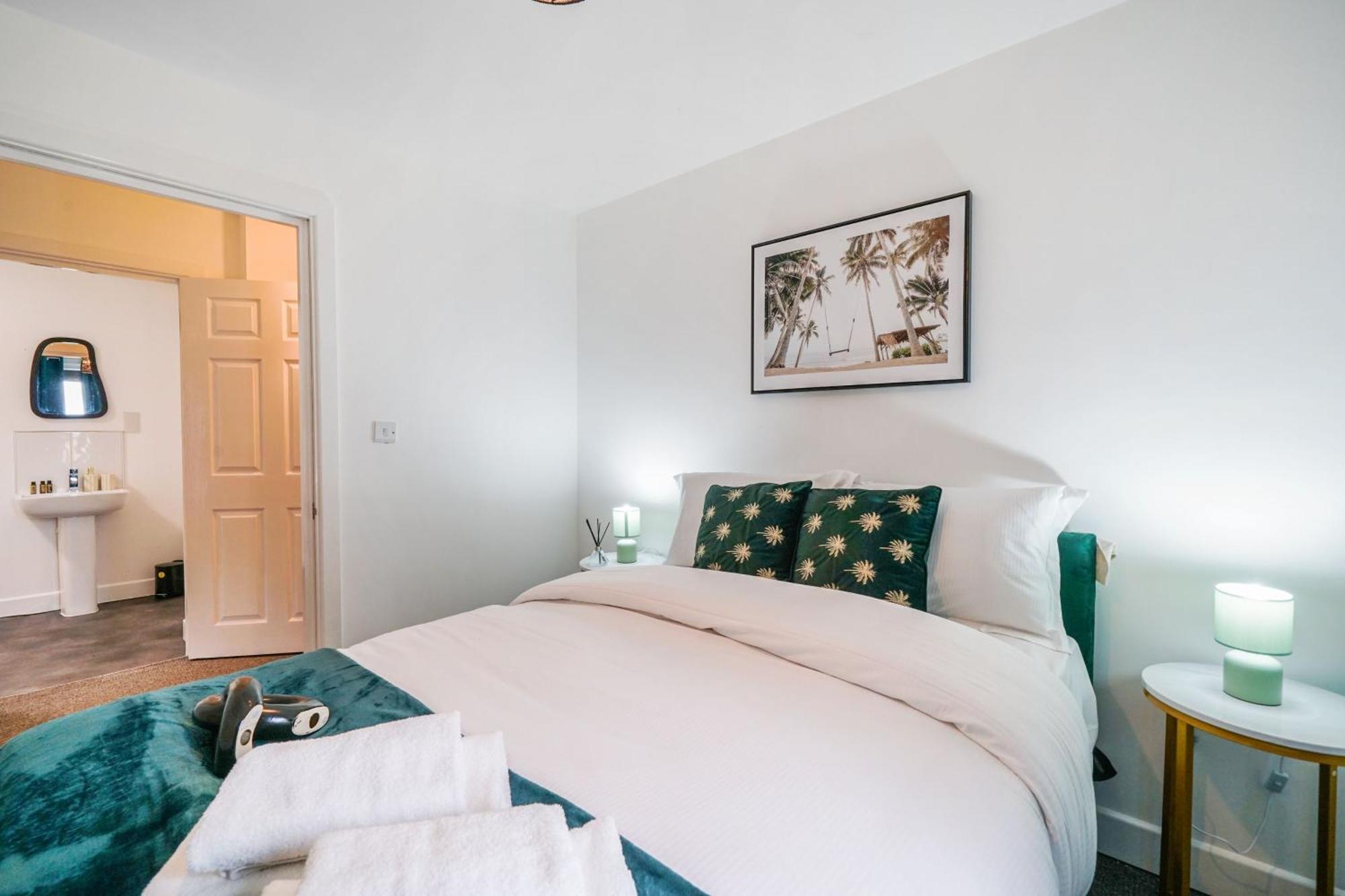 Modern Apartments With Free Parking Near Heathrow Colnbrook Exterior photo
