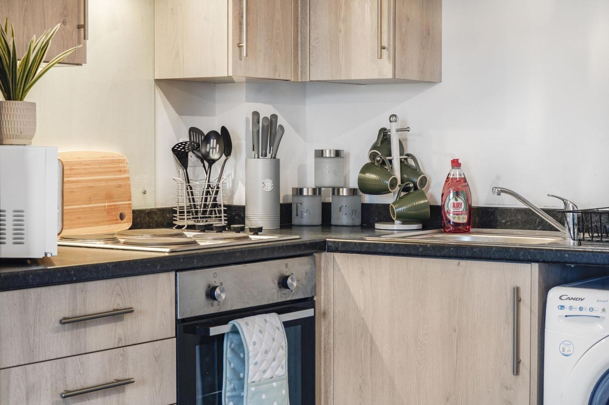 Modern Apartments With Free Parking Near Heathrow Colnbrook Exterior photo