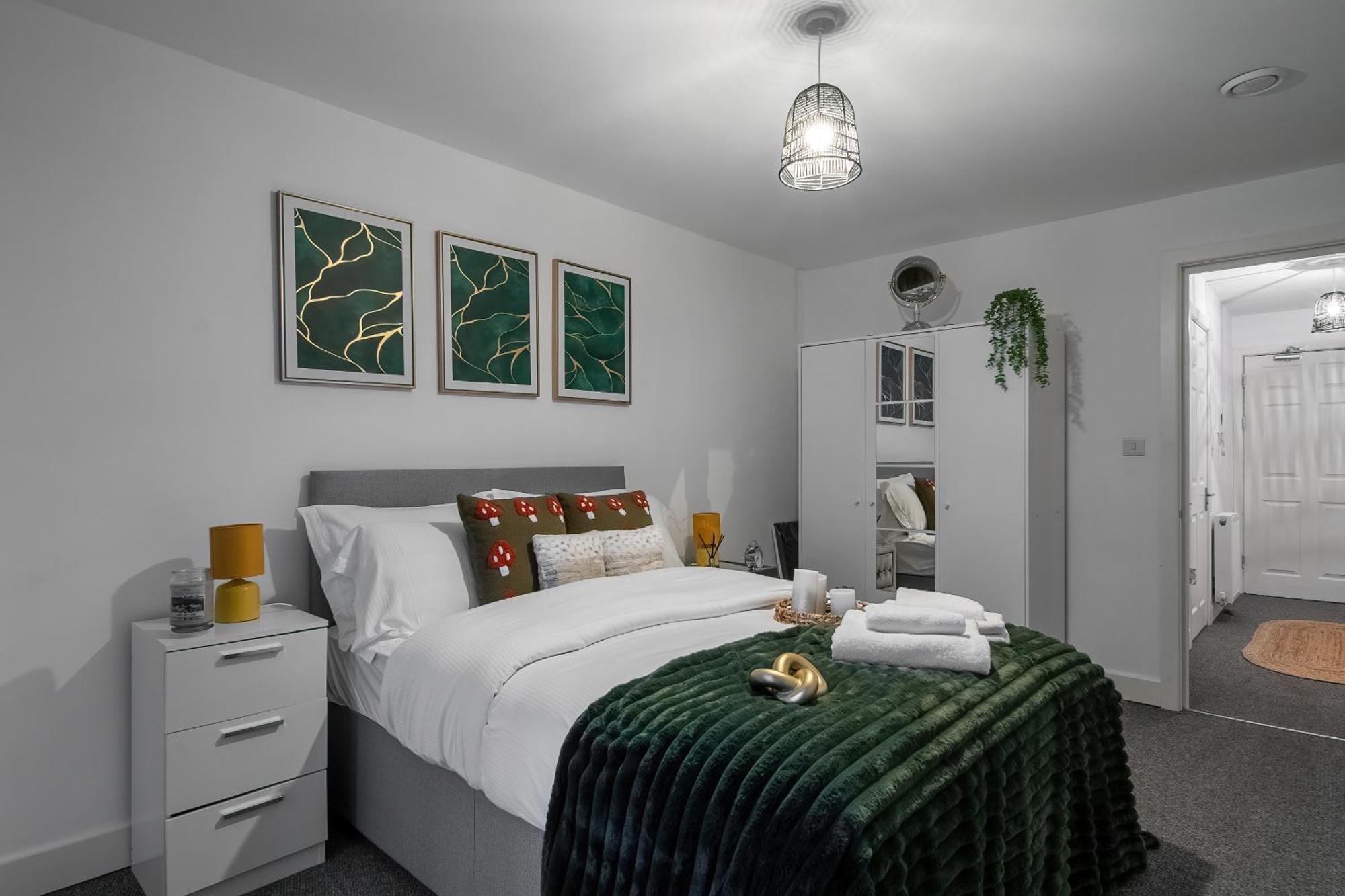 Modern Apartments With Free Parking Near Heathrow Colnbrook Exterior photo