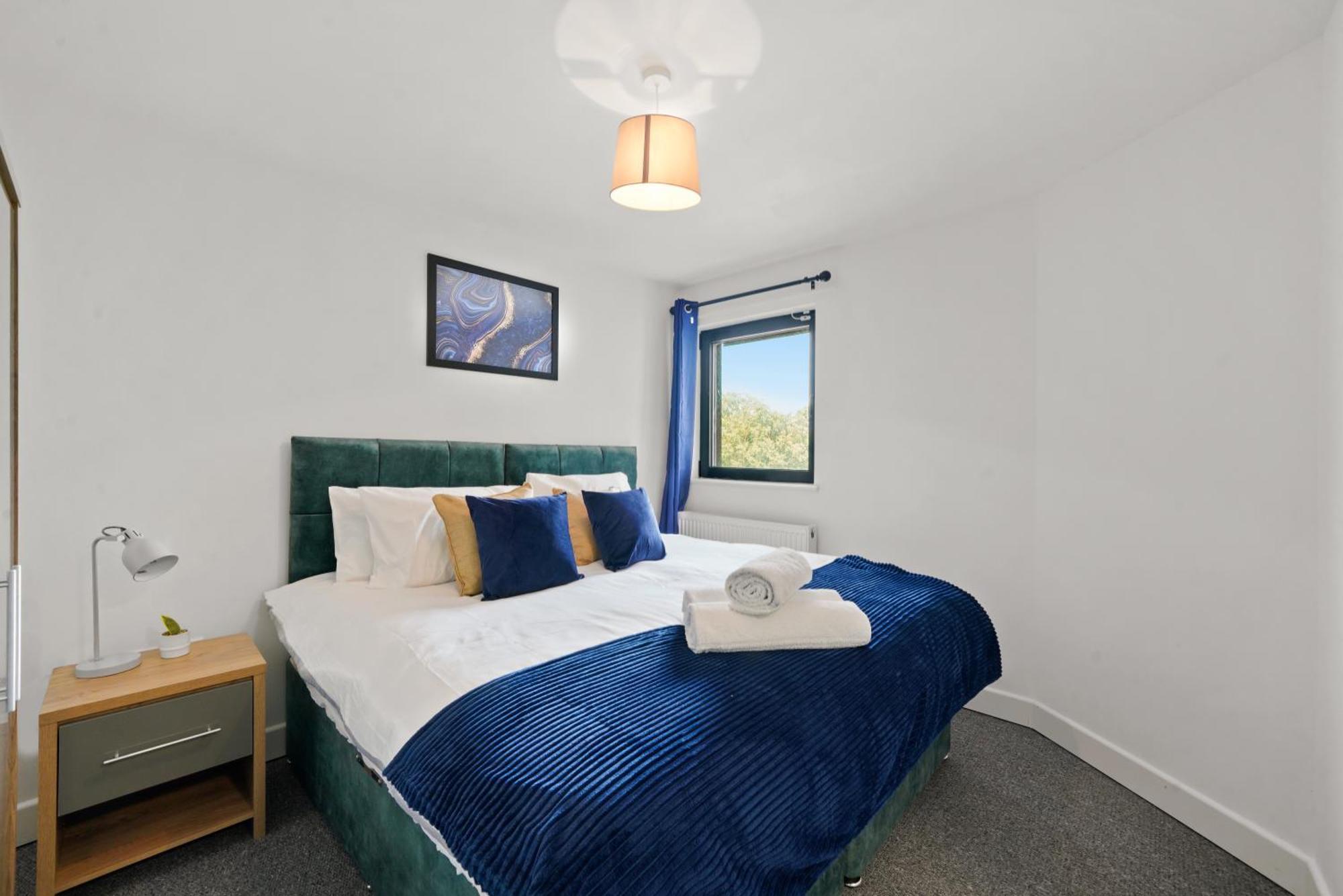 Modern Apartments With Free Parking Near Heathrow Colnbrook Exterior photo