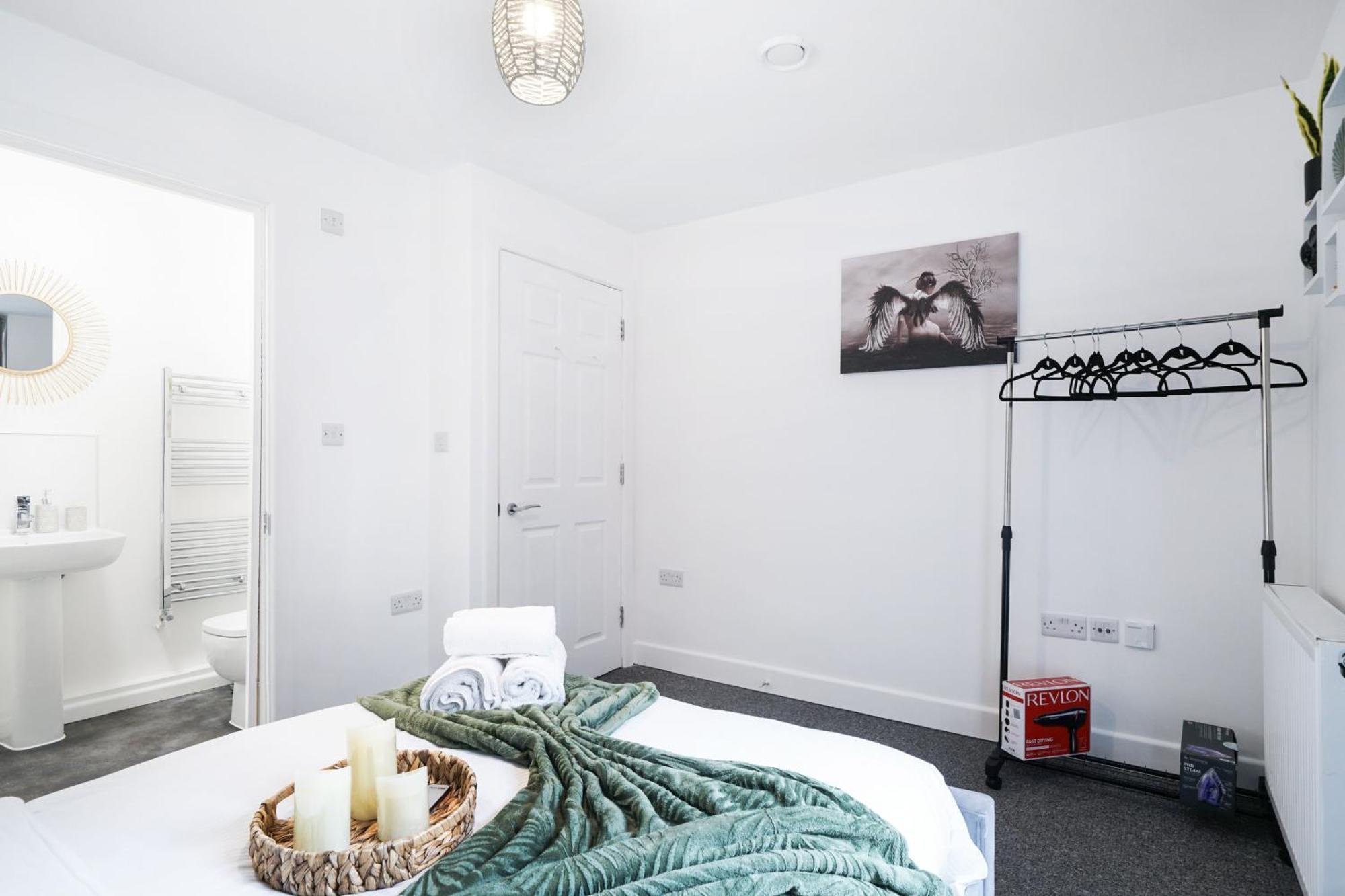 Modern Apartments With Free Parking Near Heathrow Colnbrook Exterior photo