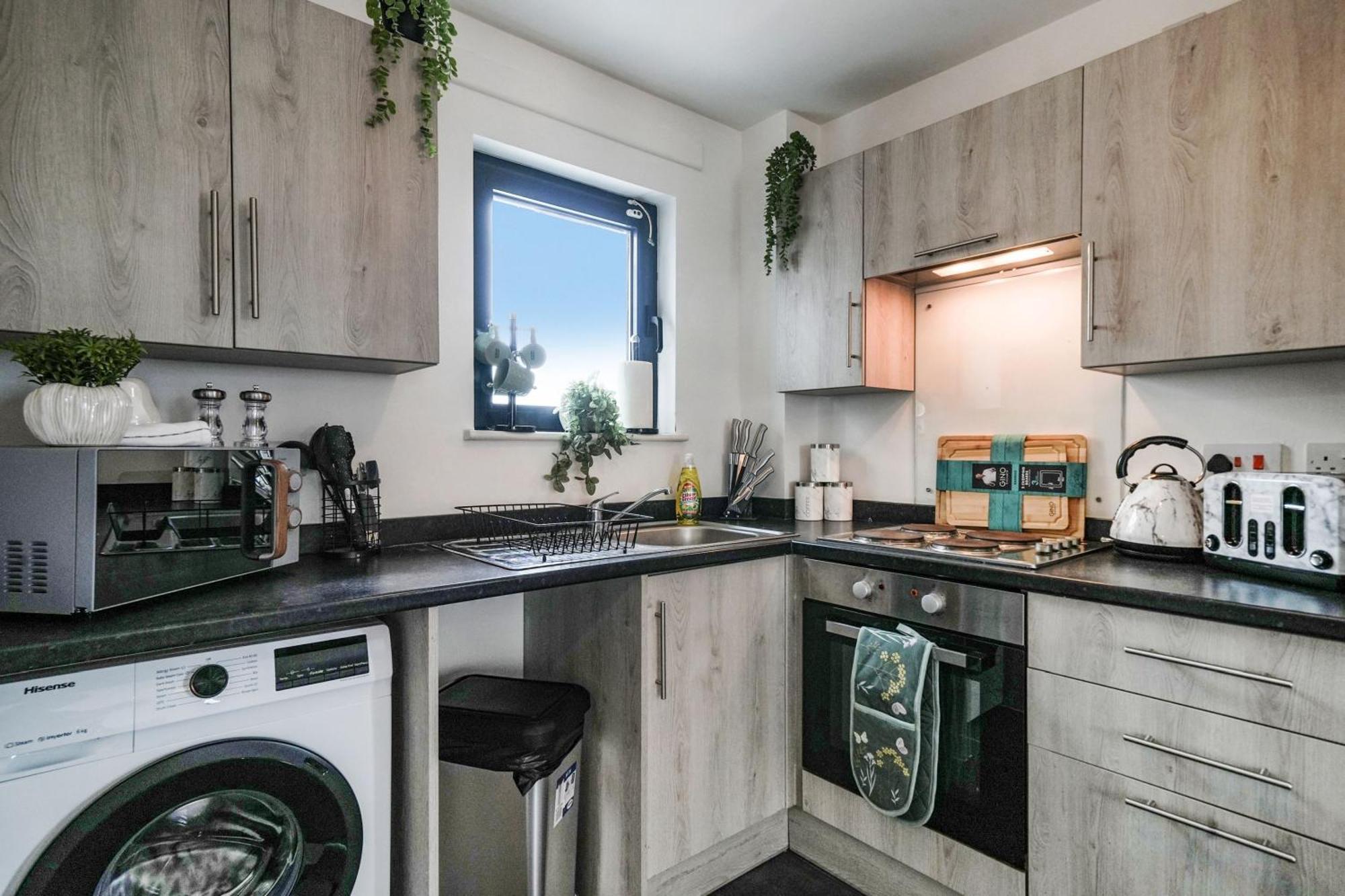 Modern Apartments With Free Parking Near Heathrow Colnbrook Exterior photo