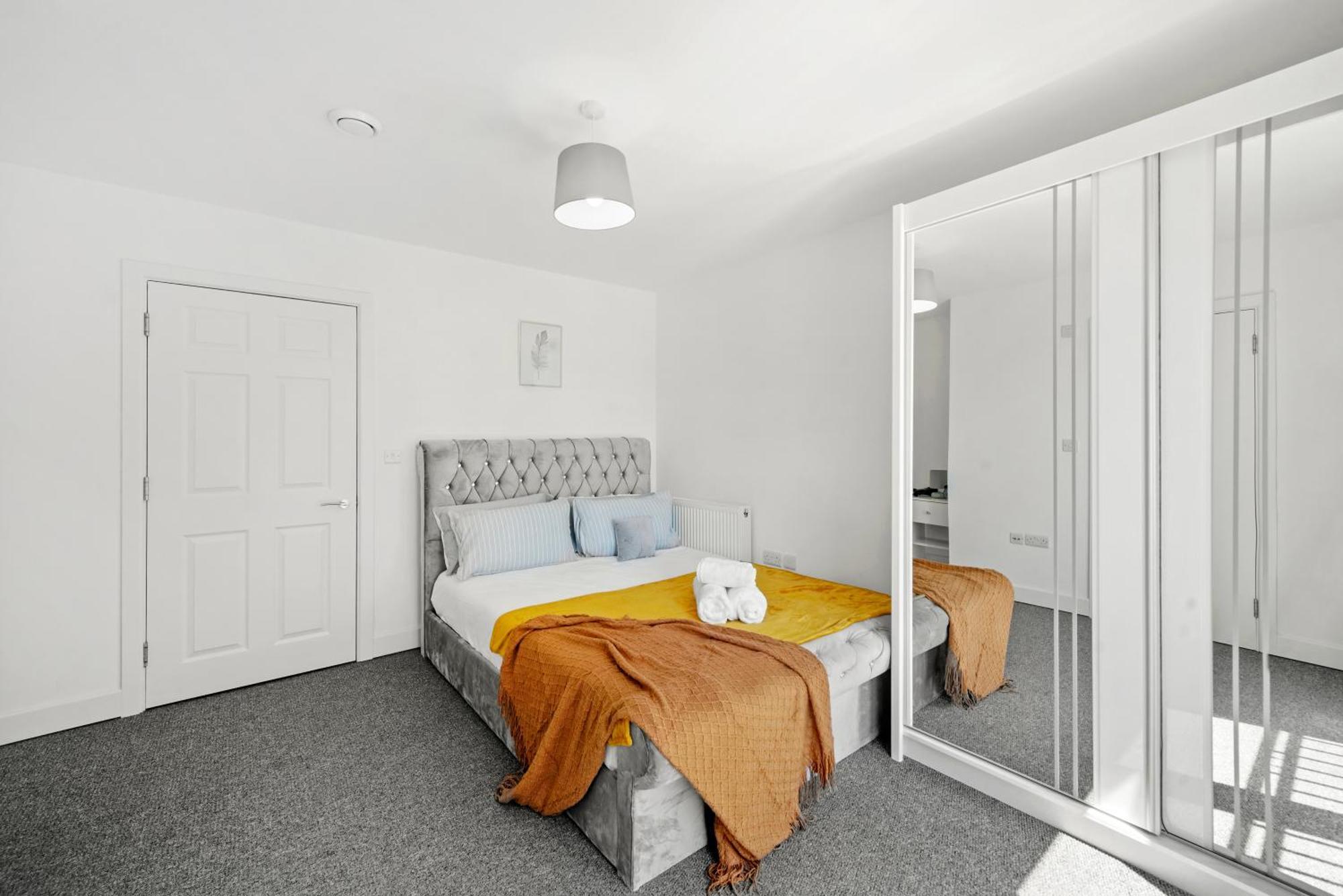 Modern Apartments With Free Parking Near Heathrow Colnbrook Exterior photo
