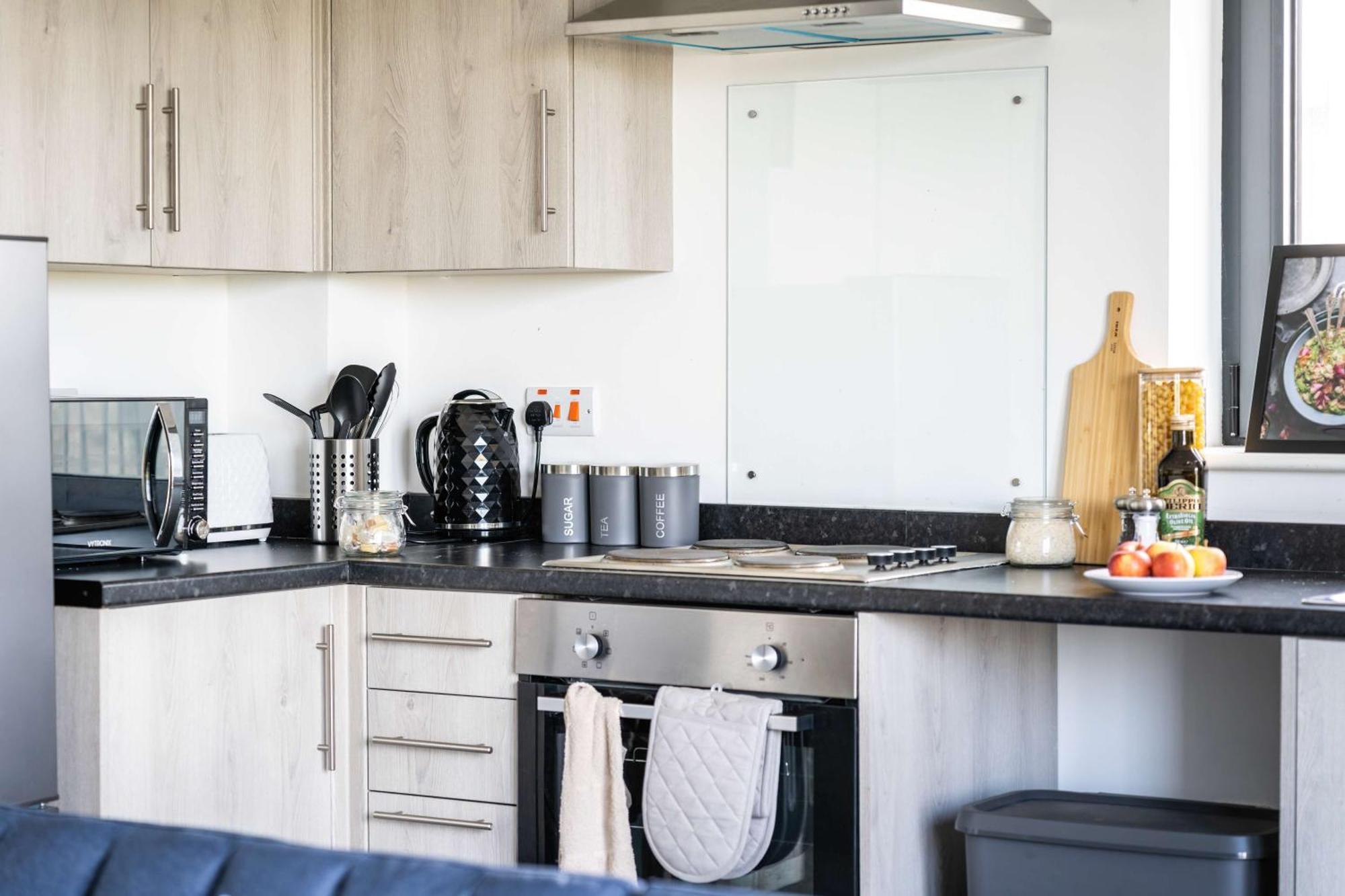 Modern Apartments With Free Parking Near Heathrow Colnbrook Exterior photo